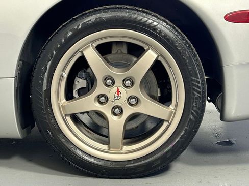 Used 2004 Chevrolet Corvette Convertible w/ Preferred Equipment Group RWD image 32