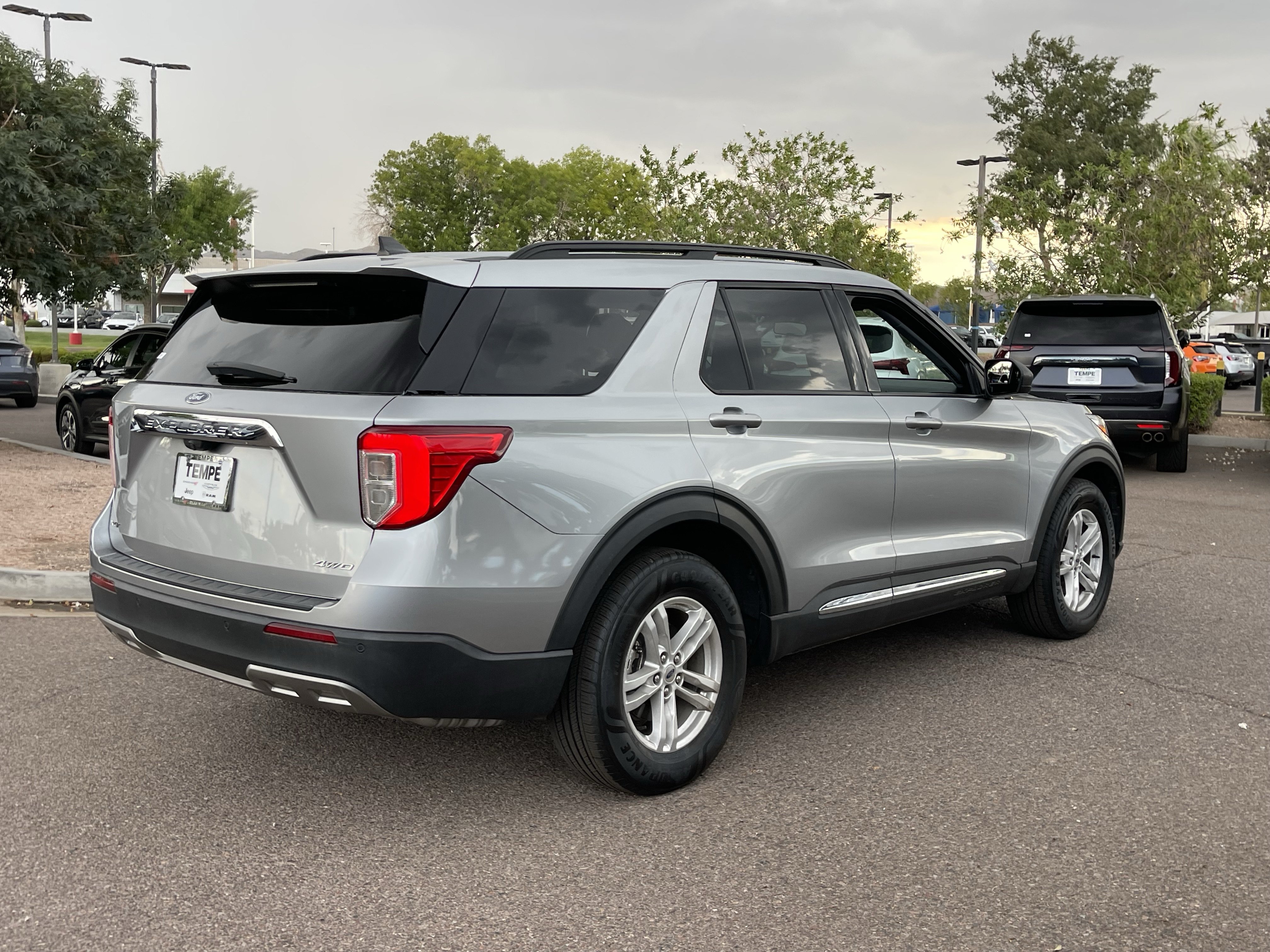 Used 2022 Ford Explorer XLT w/ Equipment Group 202A AWD/4WD image 5