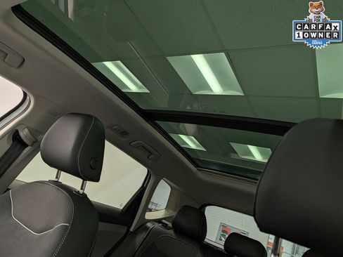Used 2024 Volkswagen Taos SE w/ Panoramic Sunroof Package AWD/4WD image 25
