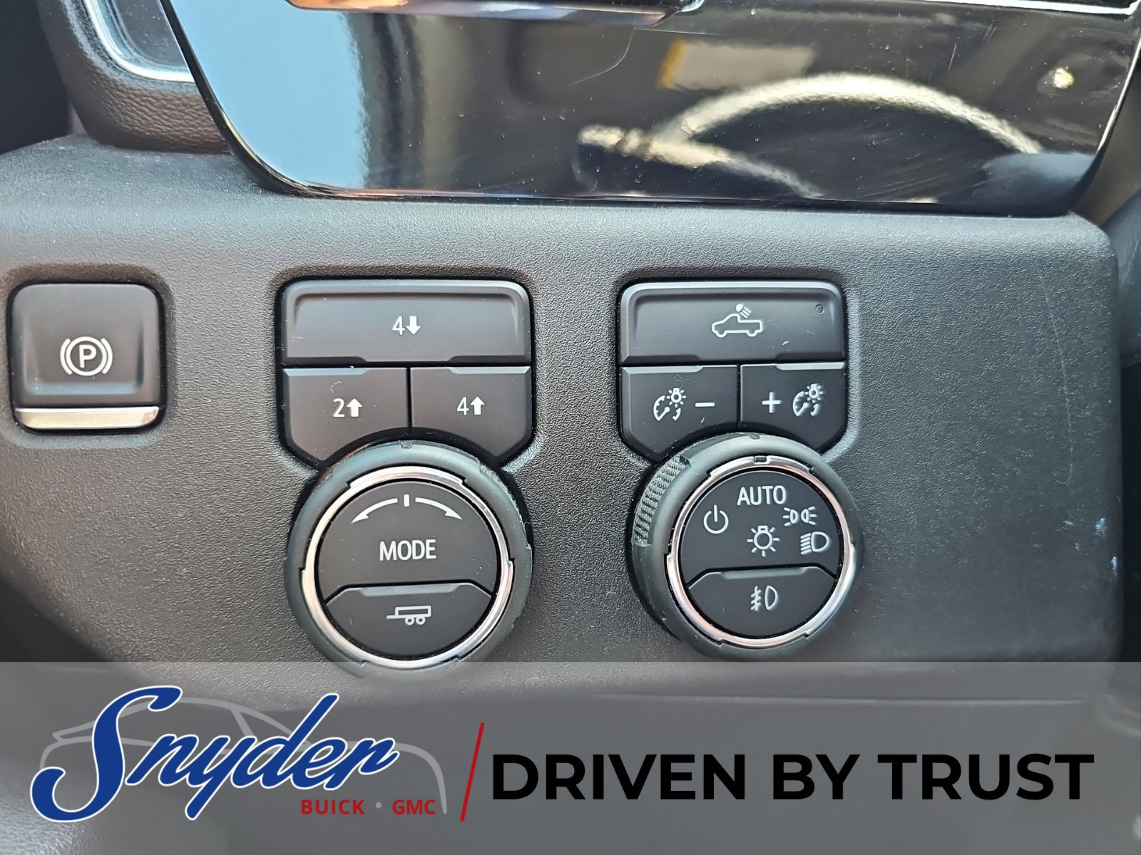Used 2025 Chevrolet Silverado 2500 LT w/ Convenience Package AWD/4WD image 12
