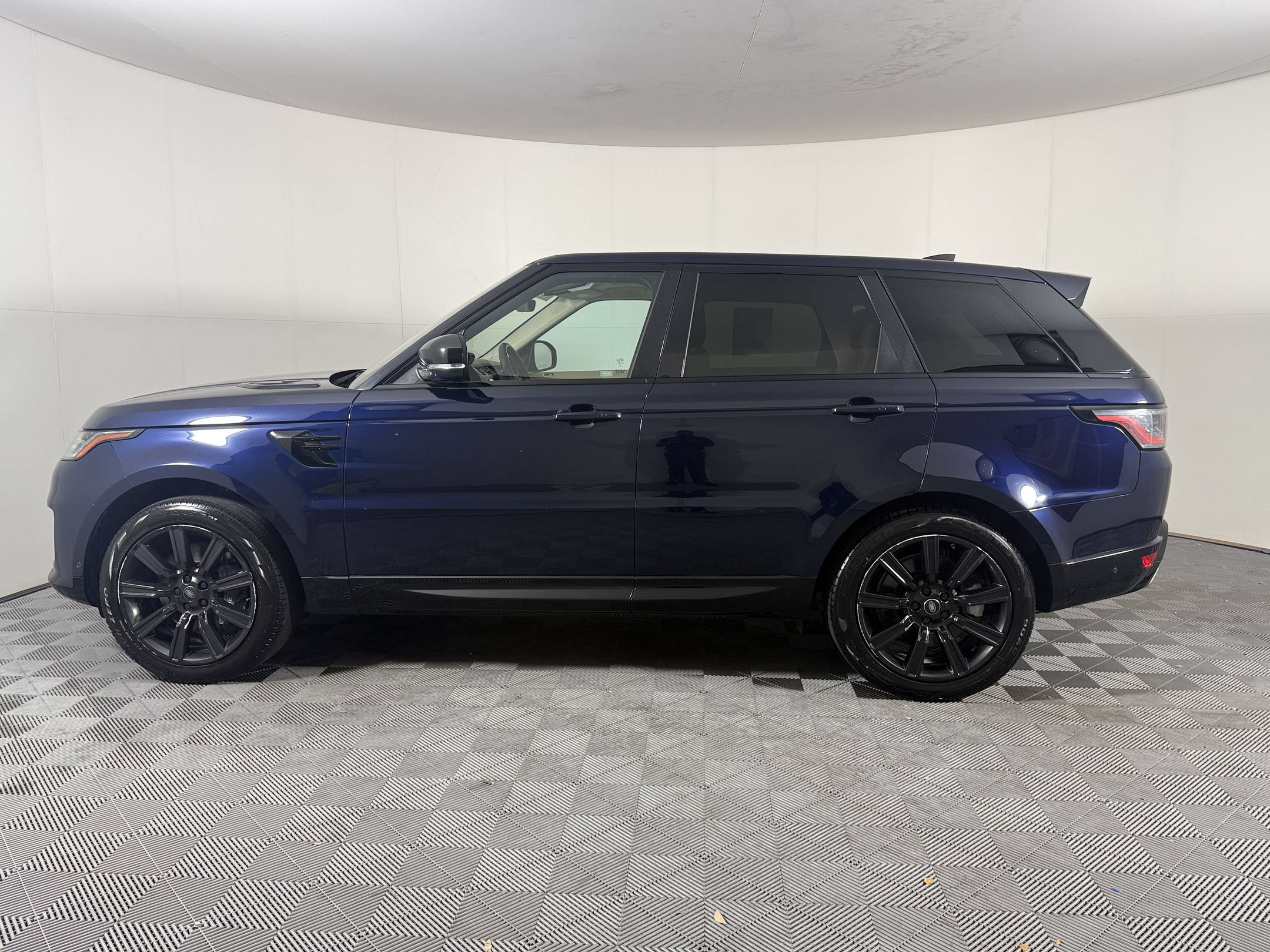 Used 2020 Land Rover Range Rover Sport HSE AWD/4WD image 2