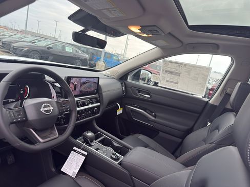 New 2026 Nissan Pathfinder SL image 25