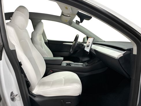 Certified 2023 Tesla Model Y Long Range AWD/4WD image 13