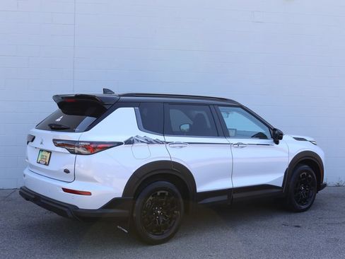 New 2026 Mitsubishi Outlander AWD image 2