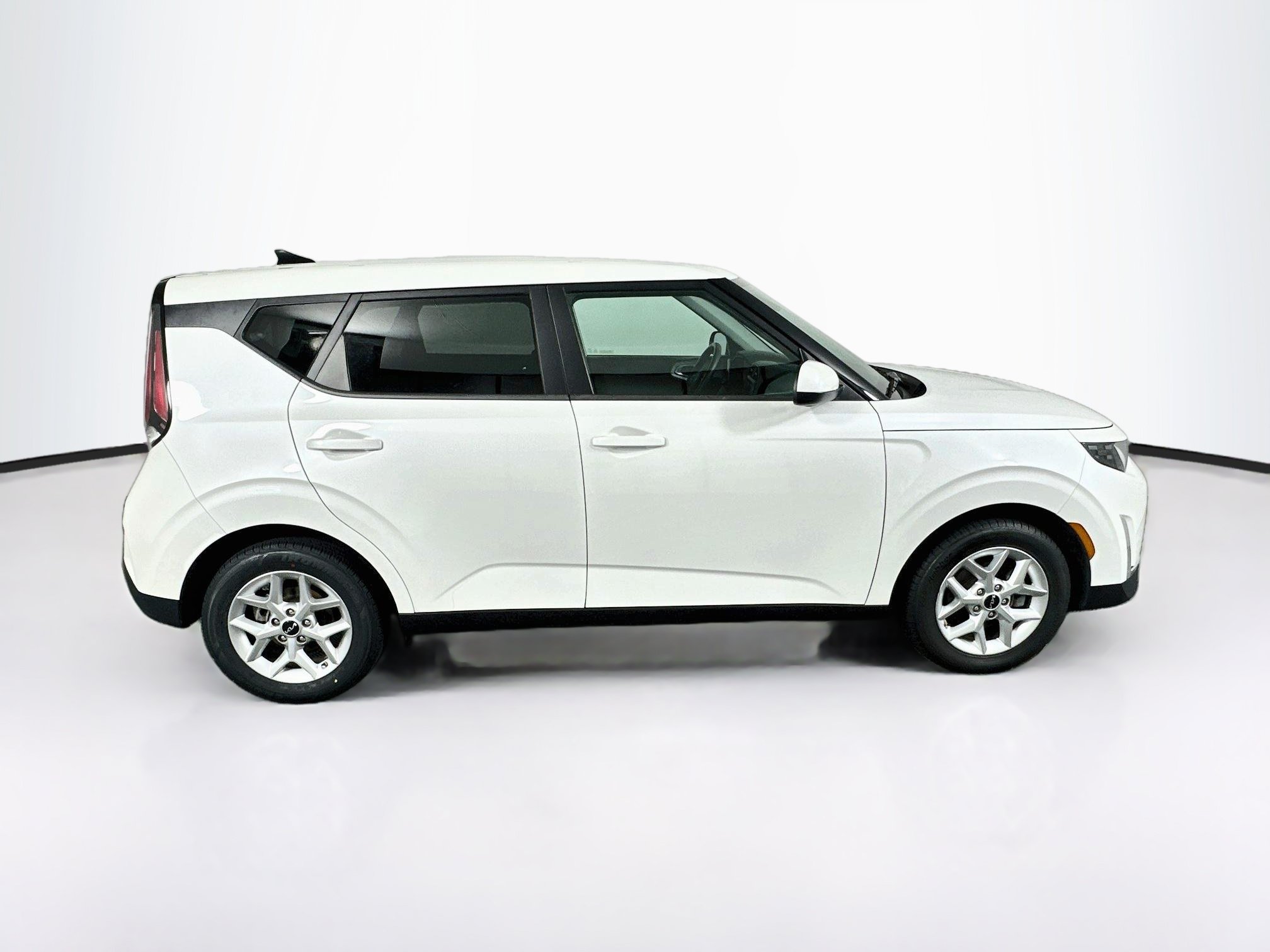 Used 2024 Kia Soul LX w/ Option Group 015 FWD image 10