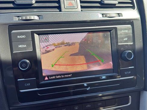 Used 2018 Volkswagen Golf SportWagen FWD image 38