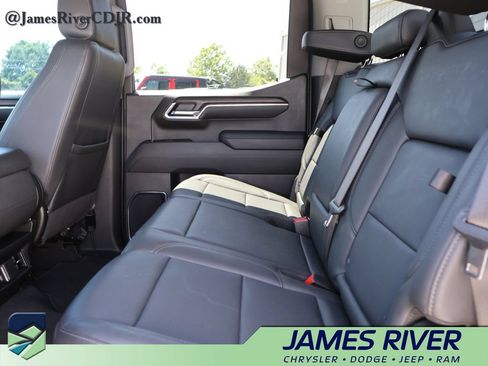 Used 2024 GMC Sierra 1500 SLT AWD/4WD image 17