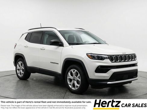 Used 2025 Jeep Compass Latitude AWD/4WD image 1