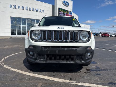 Used 2017 Jeep Renegade Latitude w/ Popular Equipment Group image 2
