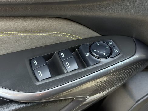 Used 2025 Chevrolet Trax ACTIV w/ Sunroof Package FWD image 21