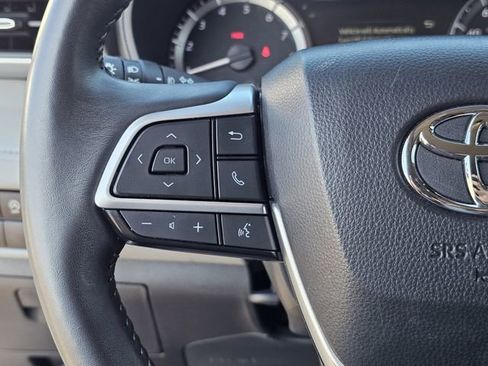 Used 2024 Toyota Highlander LE image 25