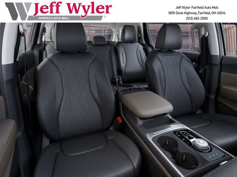 New 2026 Kia Carnival EX image 16