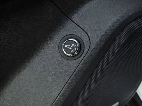 Used 2017 GMC Acadia SLT image 13