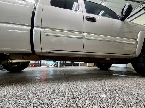 Used 2005 Chevrolet Silverado 1500 w/ Light Duty Power Package image 3