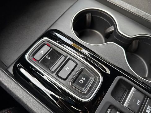 Used 2025 Honda Pilot Sport image 26
