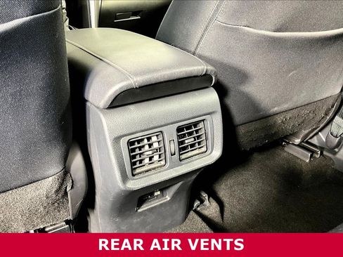 Used 2022 Toyota Venza LE AWD/4WD image 10