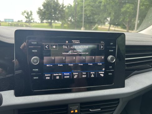 Used 2025 Volkswagen Jetta SE w/ Sunroof Package FWD image 21