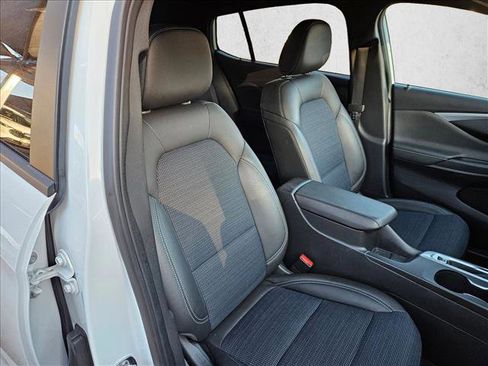Used 2025 Buick Envista Preferred FWD image 17