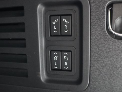 New 2026 Chevrolet Traverse RS w/ LPO, Floor Liner Package FWD image 8