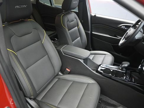 Used 2024 Chevrolet Trax ACTIV w/ Sunroof Package image 29