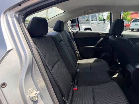 Used 2012 MAZDA MAZDA3 i Touring FWD image 25
