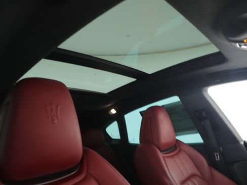 Used 2019 Maserati Levante S GranSport image 11