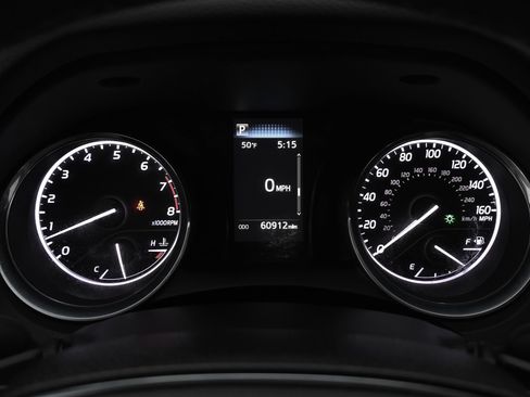 Used 2020 Toyota Camry SE image 16