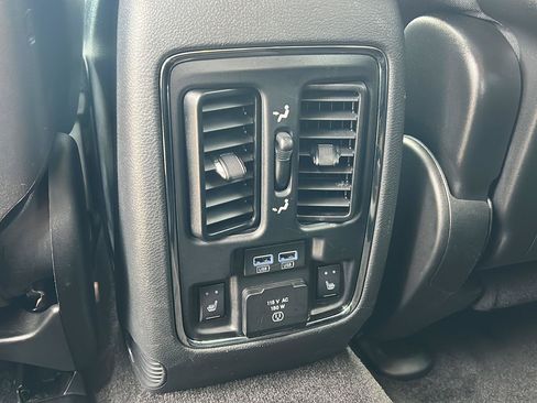 Used 2015 Dodge Durango Limited w/ Nav & Power Liftgate Group AWD/4WD image 24