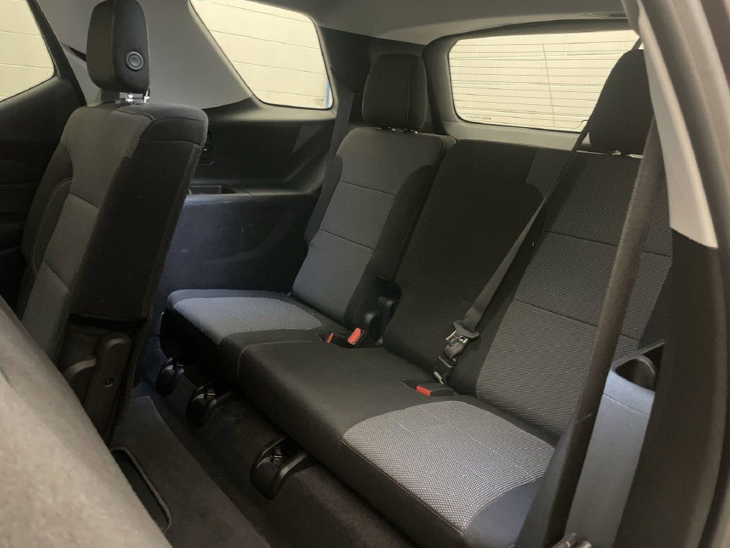 Used 2018 Chevrolet Traverse LT FWD image 31