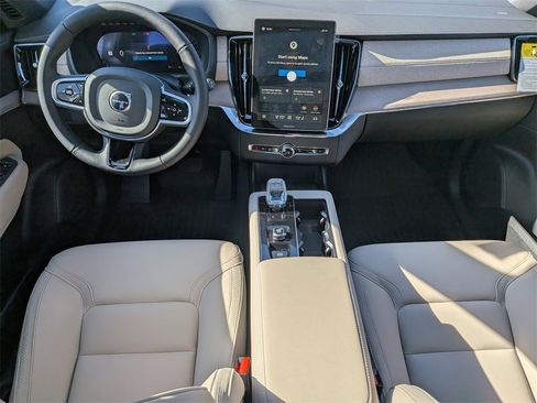 New 2026 Volvo XC90 B6 Plus w/ Protection Package Premier image 17