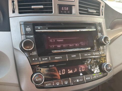 Used 2011 Toyota Avalon FWD image 19
