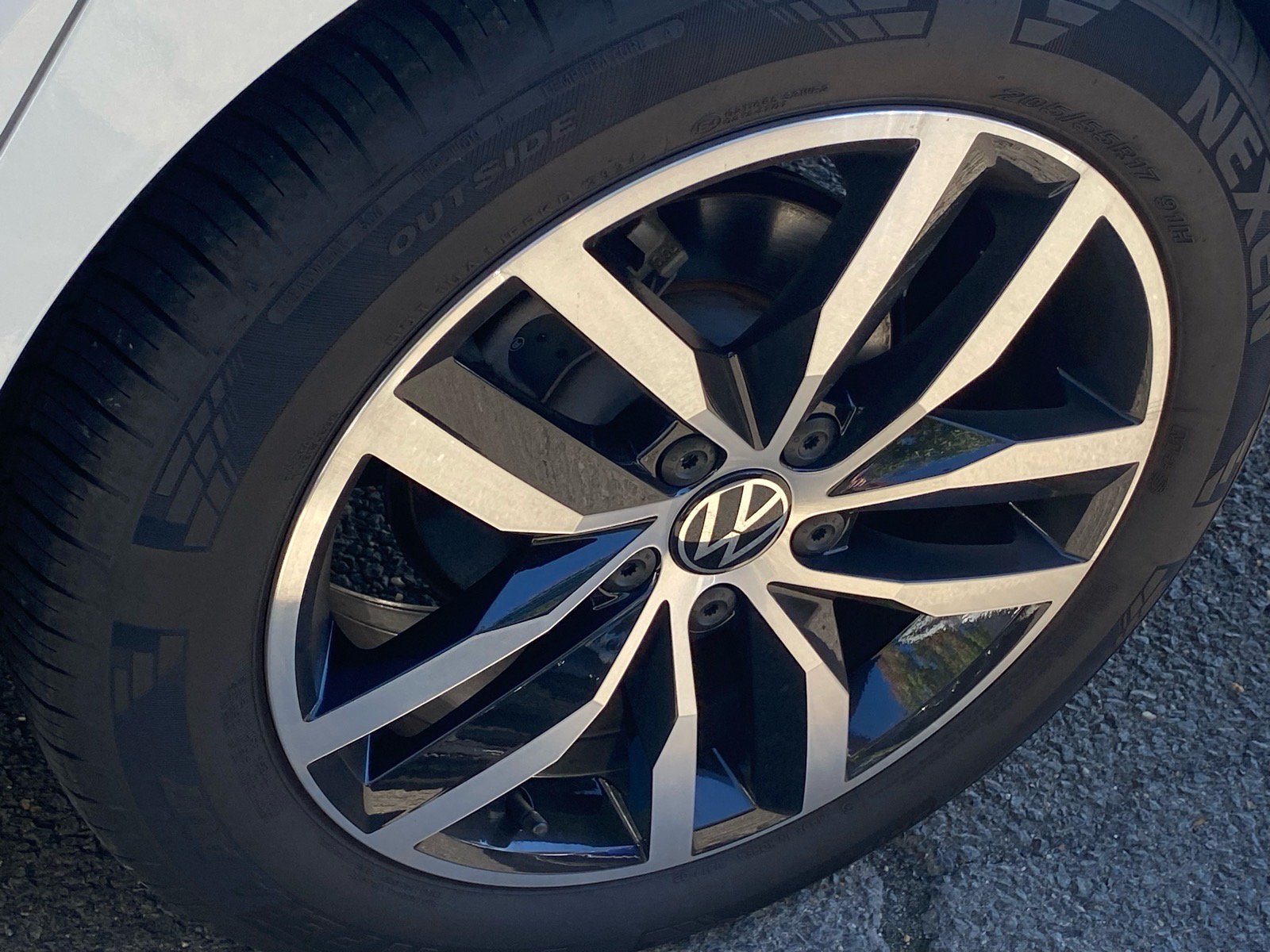 Certified 2025 Volkswagen Jetta SE w/ Sunroof Package FWD image 23