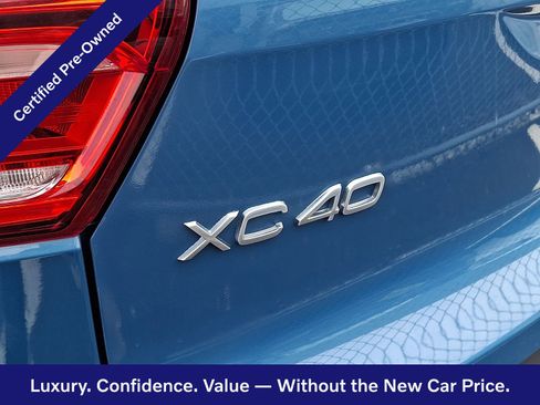 Used 2025 Volvo XC40 B5 Plus AWD/4WD image 5