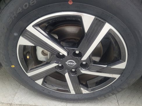 Used 2025 Nissan Sentra SV FWD image 31