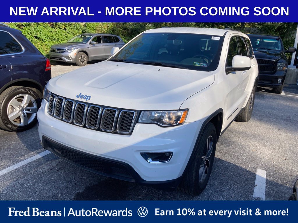 Used 2018 Jeep Grand Cherokee Laredo AWD/4WD image 3
