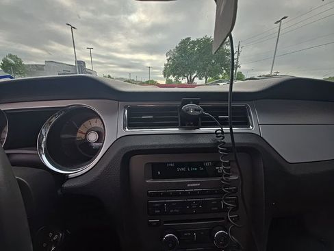 Used 2011 Ford Mustang GT Premium image 24