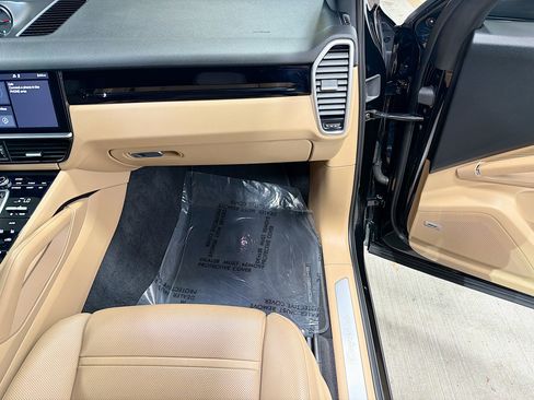 Used 2019 Porsche Cayenne image 17