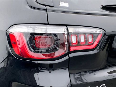 New 2026 Jeep Compass Latitude AWD/4WD image 11