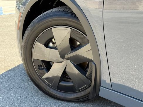 Used 2025 Toyota Prius LE FWD image 18