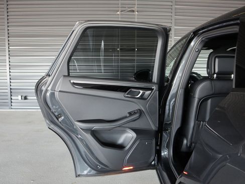 Used 2026 Porsche Macan AWD/4WD image 24