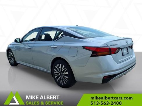 Used 2023 Nissan Altima 2.5 SV FWD image 5