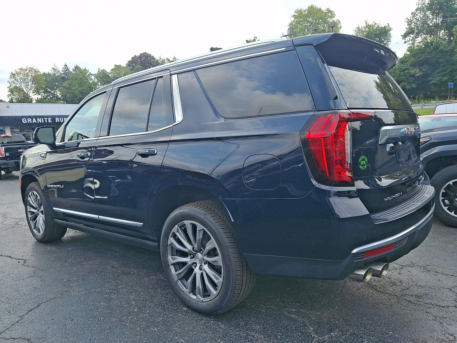 Used 2022 GMC Yukon Denali AWD/4WD image 4