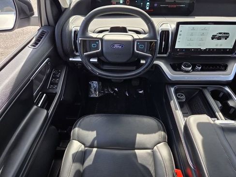 Certified 2025 Ford Expedition Platinum AWD/4WD image 15