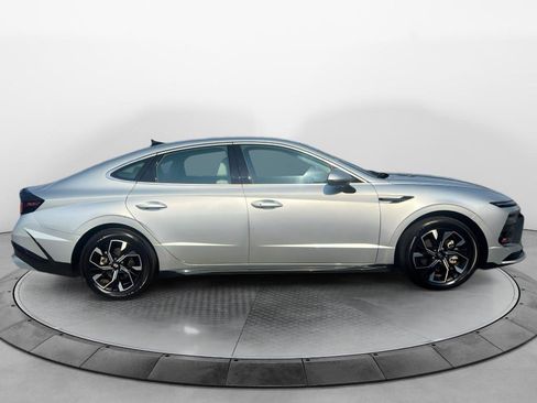 Used 2024 Hyundai Sonata SEL FWD image 2