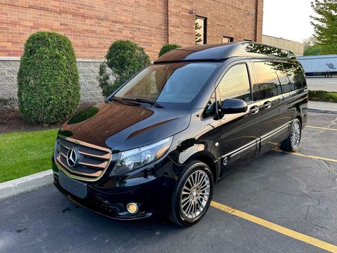 Used 2018 Mercedes-Benz Metris Passenger image 11