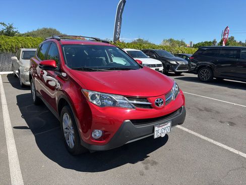 Used 2014 Toyota RAV4 Limited w/ Technology Package image 2