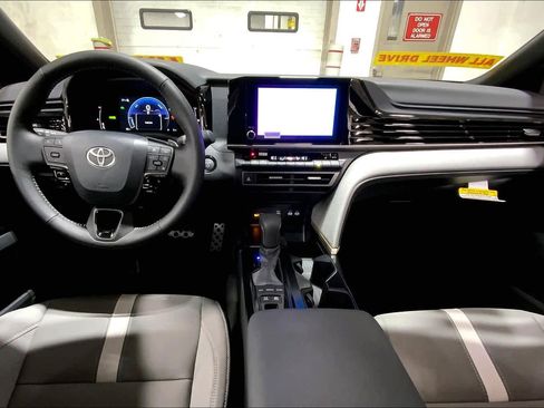 New 2026 Toyota Camry SE image 5