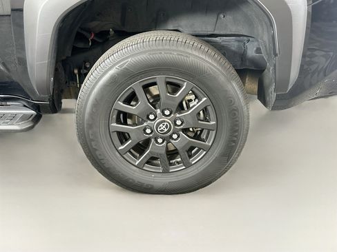 Used 2025 Toyota 4Runner SR5 AWD/4WD image 11