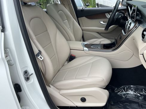 Used 2022 Mercedes-Benz GLC 300 4MATIC w/ Premium Package Lite image 33