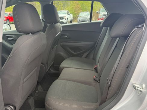 Used 2018 Chevrolet Trax LS AWD/4WD image 16